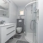 With A Parking Space - 18337 ماكارسكا